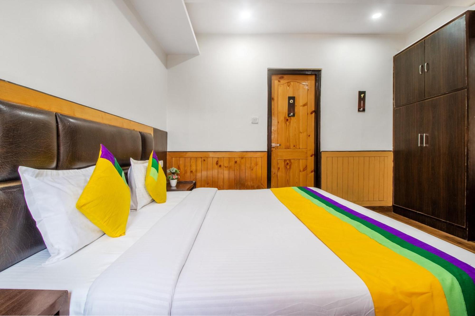 Itsy Hotels Avantika With Forest View Shimla Exterior photo