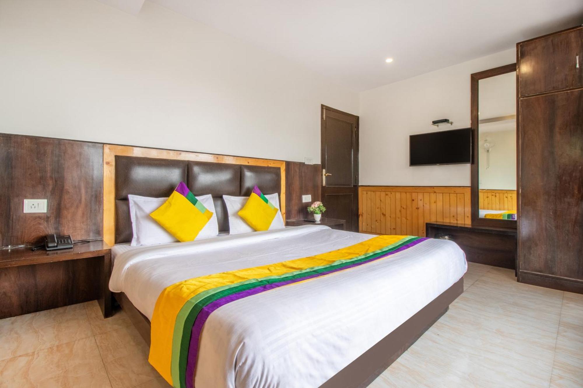 Itsy Hotels Avantika With Forest View Shimla Exterior photo